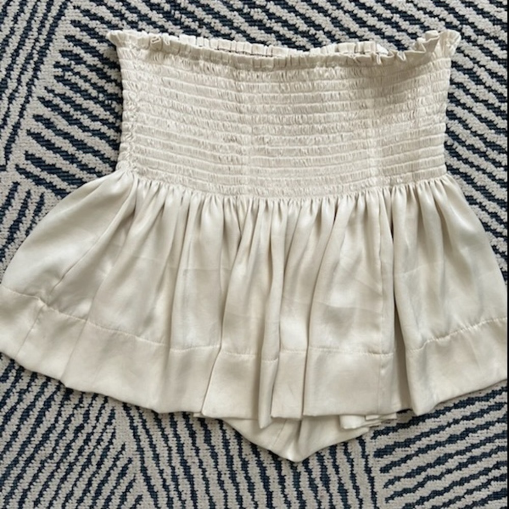 Cream koch shorts